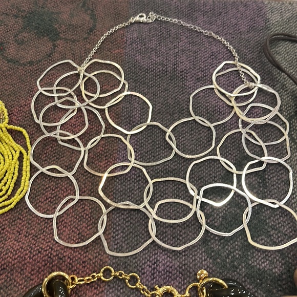 Set of 6 necklaces.  Multi material colours and shapes - Picture 4 of 7